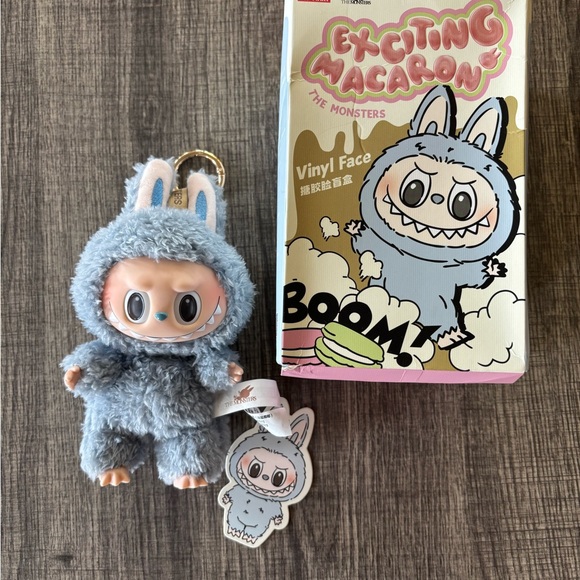 Labubu keychain - Picture 1 of 4